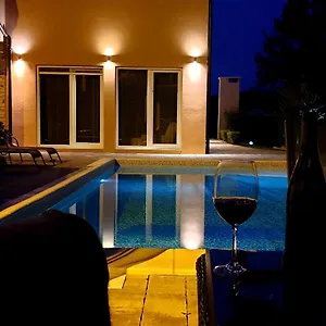https://villa-nemo.in-istria.net